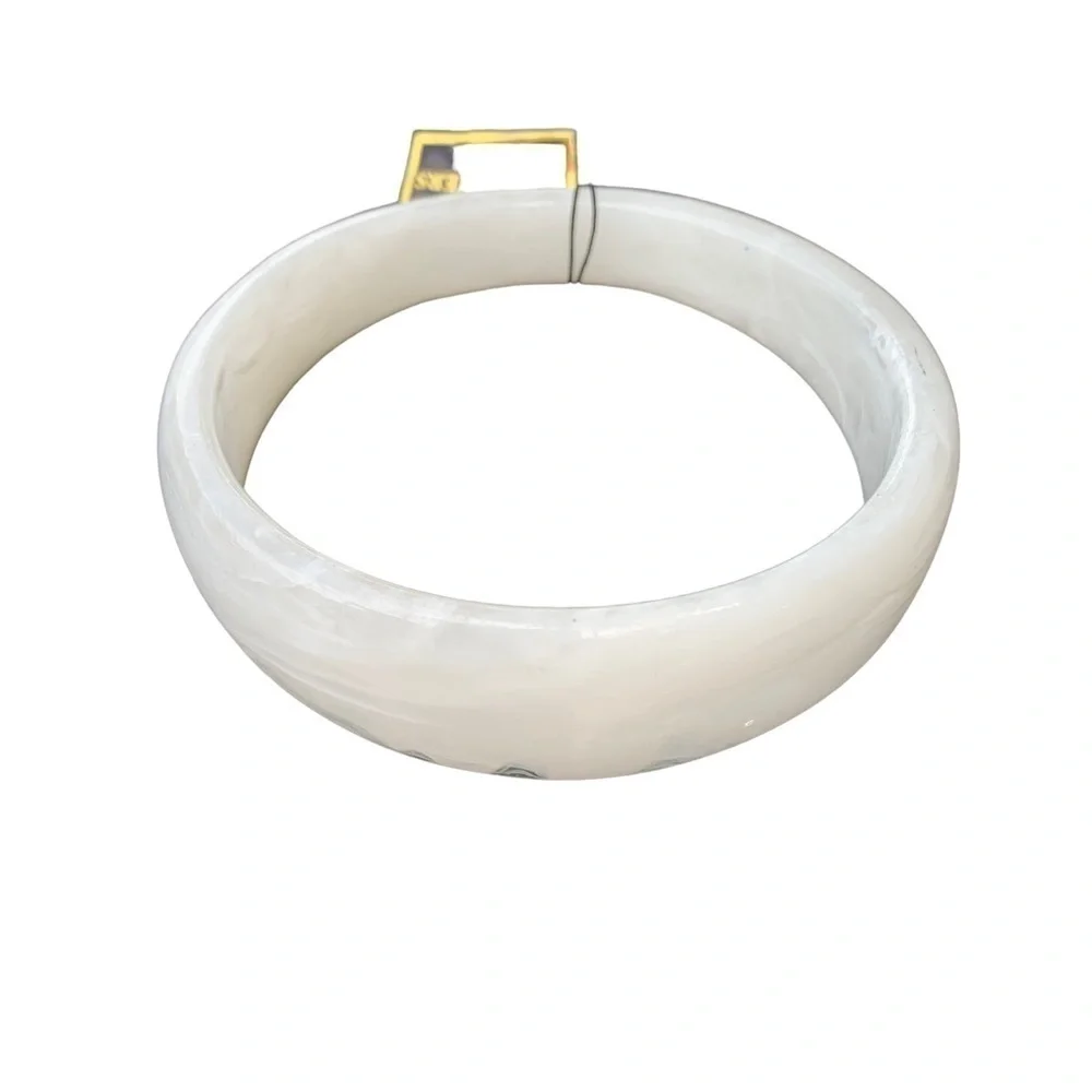 🆕 Joan Rivers Asymmetrical Plastic Bangle Bracelet - Picture 1 of 5